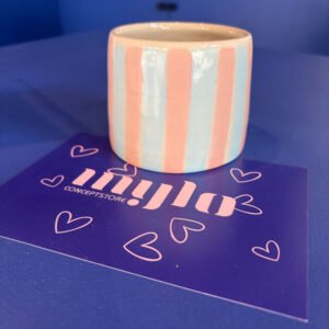 Tasse en céramique rose et bleu