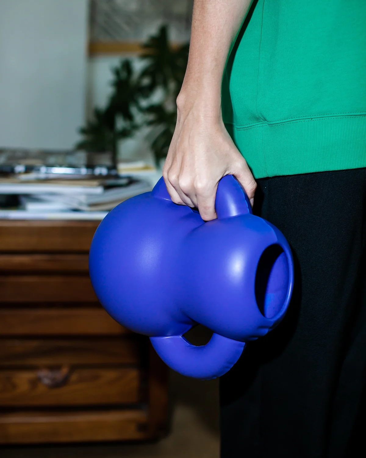 Vase Oscar bleu indigo aux deux anses, Home Studyo